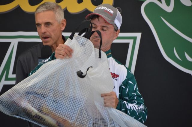 C0784055-F5C2-488B-A60A-86D46C7FCB99