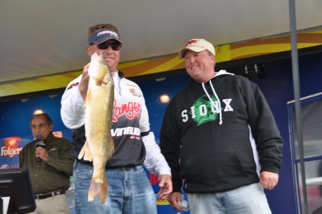 C0FF1129-2EEF-41AA-94E5-59E2CE2844AA