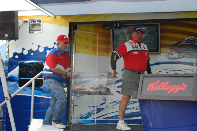 C5CA6814-B9BC-4FC8-BDC6-CD36FF3E04A9