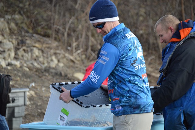 C6F4541E-0636-486D-837D-EC0516A41F10