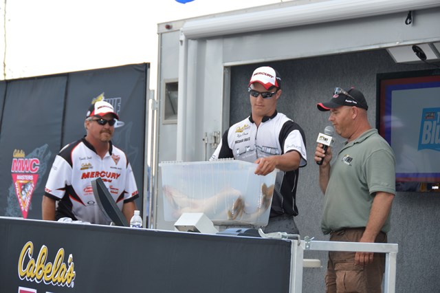 C7D5FAEF-860D-41C0-9A75-A42D4263E34B