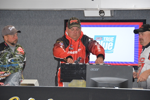 CA6E7124-5790-404F-9005-2088531BB1D3