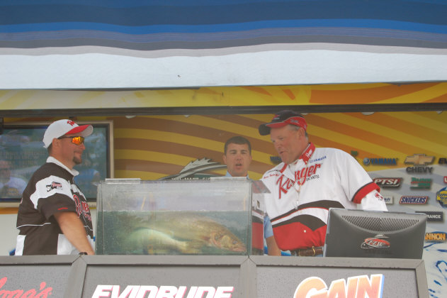 CA9D6292-7BF4-46BA-AD5F-46BDF650AA05