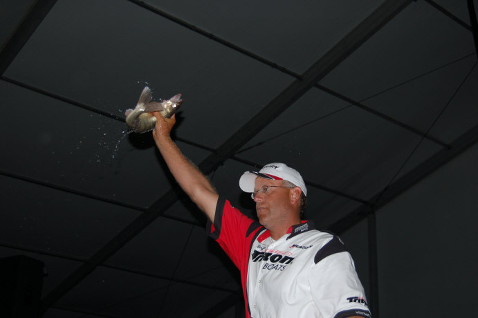 CAAFFEC4-0374-4019-BBA4-AA35087BBB8B