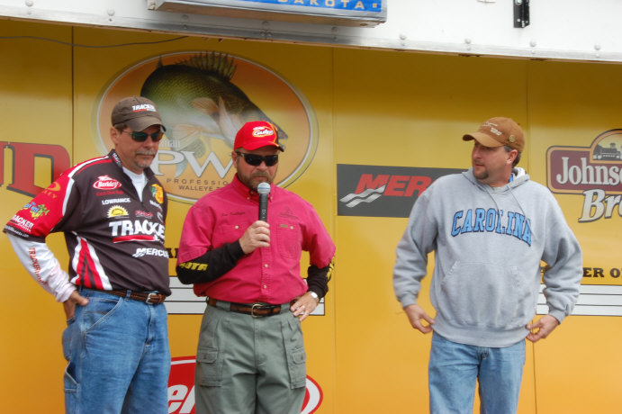 CAC8E9AC-05BD-4BF5-B9D0-CEDF9816088A