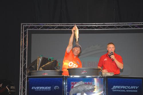 CAE61E1B-4C88-4A66-93CE-13FC90C321F5