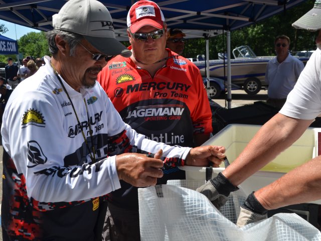 CCB0DB3B-D0C5-4298-88C8-B0A985EC4D37