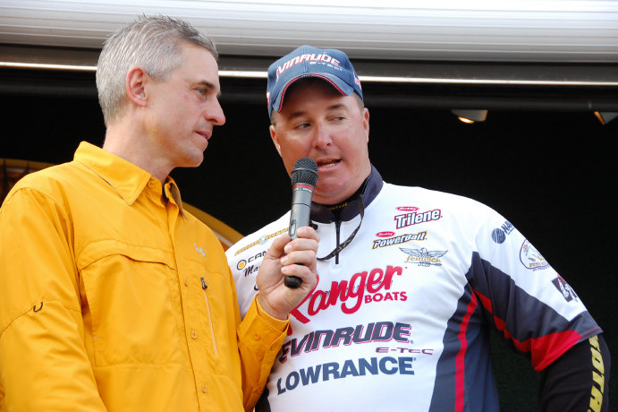 CDF6B64E-3E69-400C-82B6-C88C352FFD62