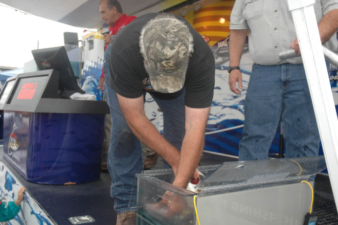 CEA532B6-65E8-4001-BD33-7D51E3281106