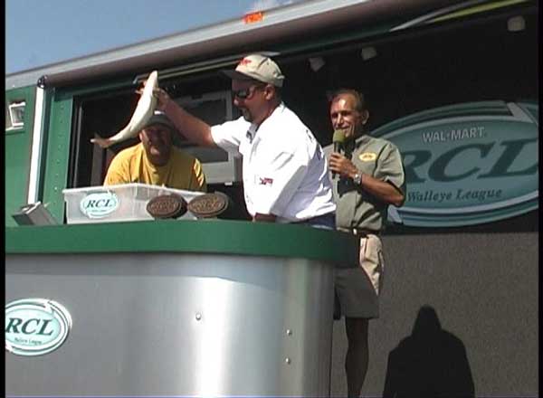 CF85FF9C-9838-4258-83B6-FCD2E606903F