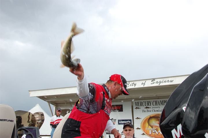 CFE0AF17-FF5C-4729-87A4-4457FF4A37BC