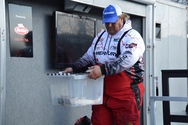 D08FF05E-D072-4825-ADCE-16304F10A0FF