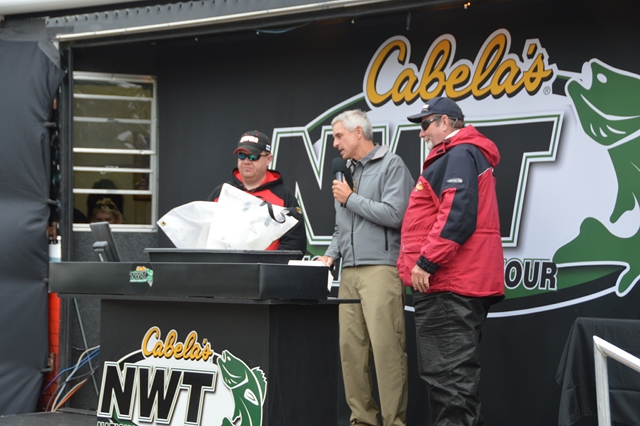 D131FC5A-7D14-4AB0-AF40-B93E930A3A37