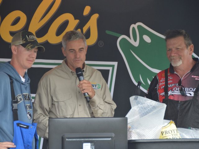 D21C1271-4865-4692-9BC6-EE2AE70F5E6F