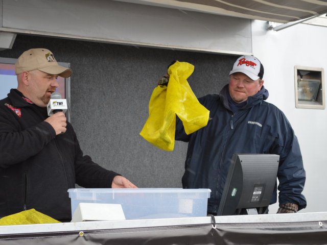 D27E37FB-3051-40D1-B574-2D745F0FBAAD