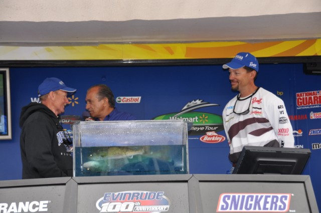 D726FBF2-8BCB-4F30-9806-E83D3FE34141