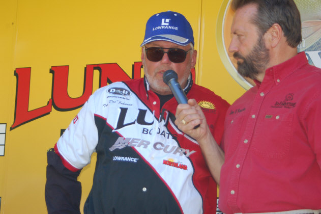 D844593F-A91D-483F-85C4-CF2B455C5C6E