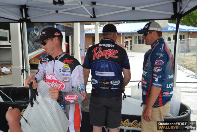 D88D37F0-E0FC-4DBB-9BE3-4FE9934805DC