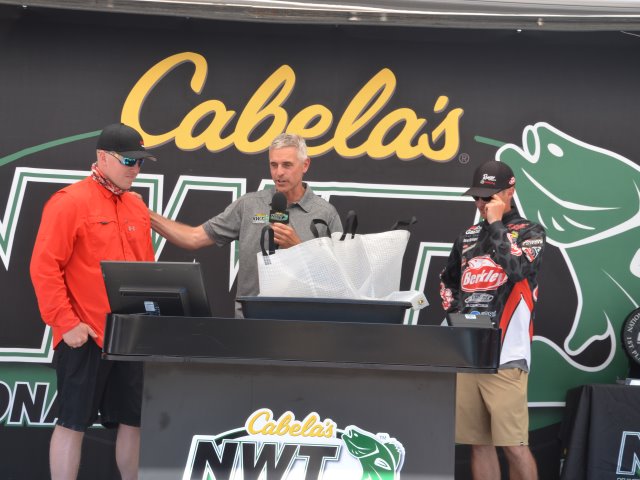 D8DAF76F-FFBC-4779-AE48-C53C7E31B6C9