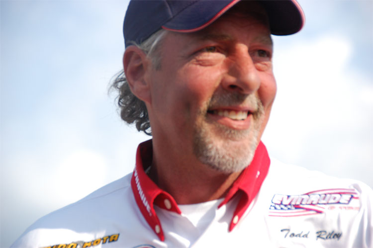 D8F6ECC0-F638-4967-92B0-F6BBDBDFFBE4