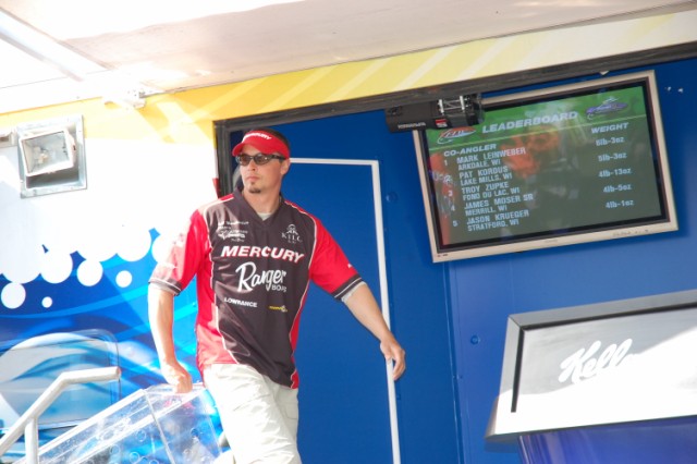 D96C3F2B-750C-4900-9B56-172BCA73C5D3