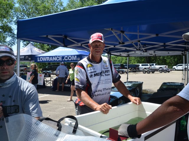 DA4081EB-CB2D-4C5C-98B7-66AFABD0394B