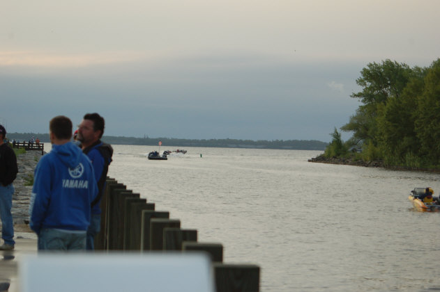 DB89E407-0076-4B1A-BC5A-8E9637CB188A