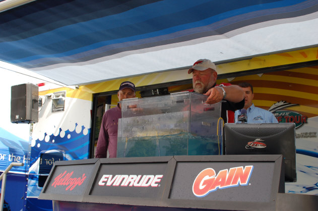 DBA822BC-1D25-4326-BE16-27F813C33BDD