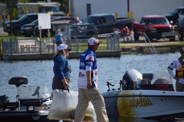 DC363D28-18E6-4ACB-B967-17085FD07151