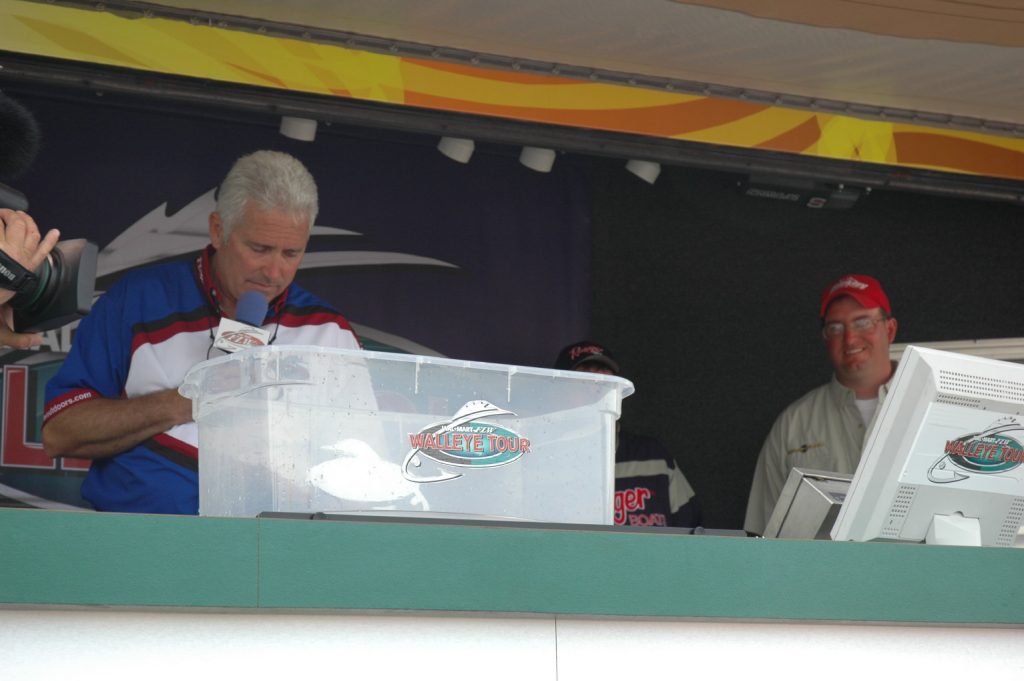 DD869E68-9128-419E-9A8C-A59CB489E89F