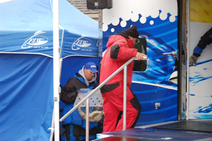 DDAE9D13-97B7-41FE-8445-ACFA2E730535