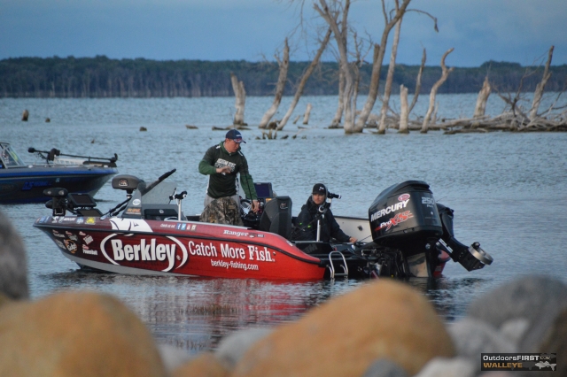 DEE7EB98-CF4D-42E6-A924-9691F4FC0D53