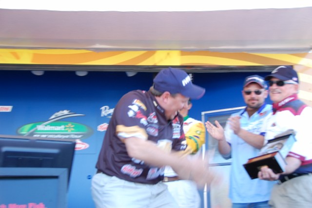 DF633E21-0A1E-448B-A119-3F4D5140AFA9