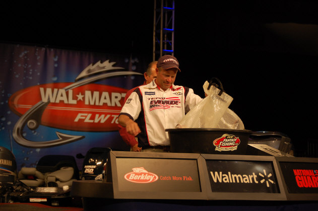 11AF0644-6F82-4260-9F56-F5DBCD342C04