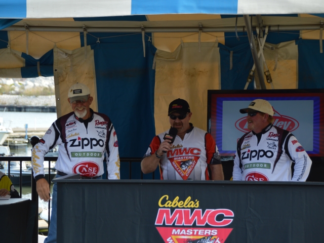 E0B1B305-4E22-421F-B8E7-683BF8C1CE46