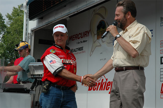 E138758F-D4F4-40B2-A751-865C0DC13BCE