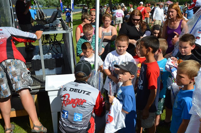 E15CB4E8-5099-455B-94EE-577FFF060374