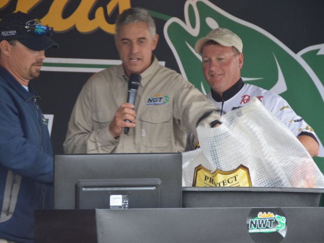 E24AF9AA-8C35-4FDE-B8E9-0A0CB4C5BCBB