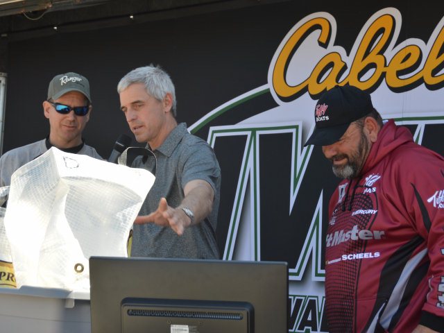 E2818344-E4A6-4D96-81E2-2E57DFE19414