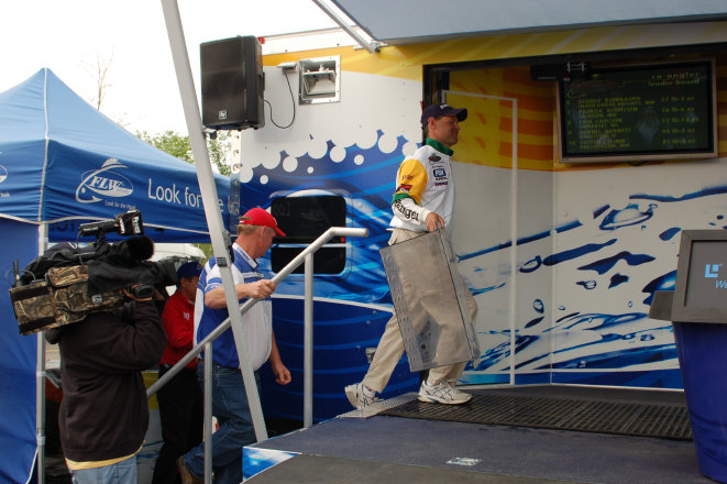 E39C64CD-EF65-4107-9D58-0B20E7BC5523