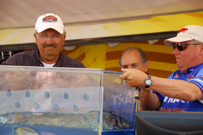 E526E46A-7E77-437F-936B-DB85D4F88F55