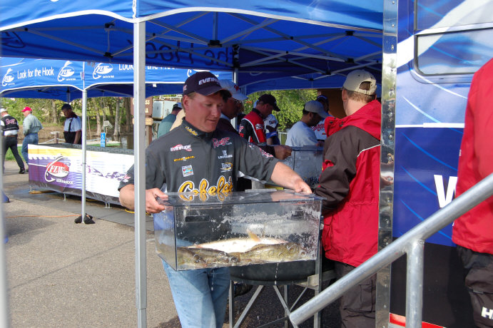 E54DACE9-A82F-44DA-ABC3-D88CC6BF80BE