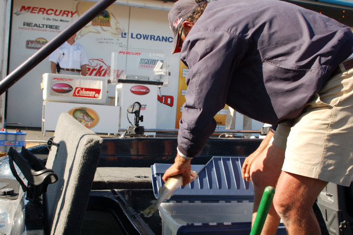 E71D8EED-570E-4FB8-BC51-EED4664A511A