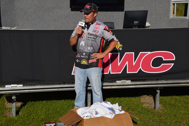 E724E450-0B4F-47DE-ACE6-5260EC4C4B19