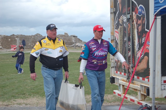 E75F9767-1B33-4EFC-B368-5B154C344151