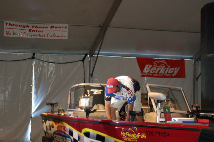 E78260B8-D072-47A1-AD30-4FF25E0E408A