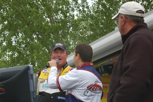 E8326416-2D67-40A6-840E-66CB5D801C1C