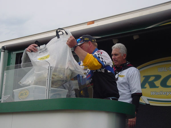 E84E0904-974B-4CDD-9B3C-67BA2DFCAB74