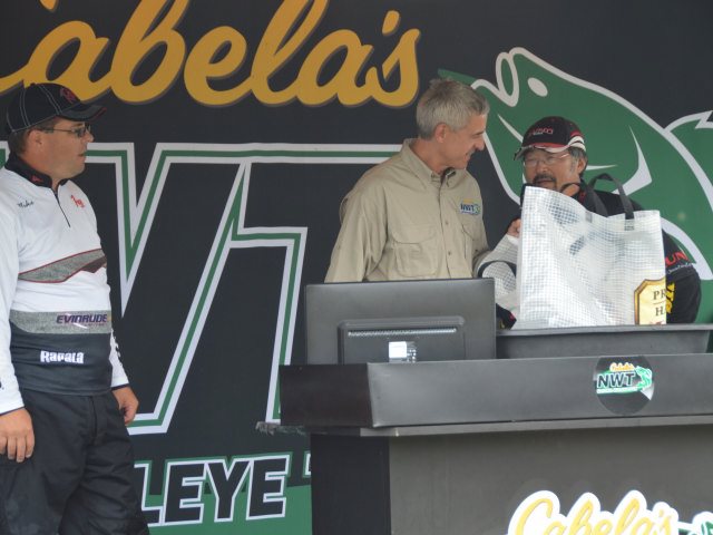 E8E92530-6D6F-41C7-BB65-4B5E2BA55D9E