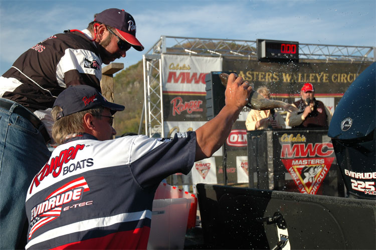 E951A034-85D0-4605-BD7E-2588E23305E8